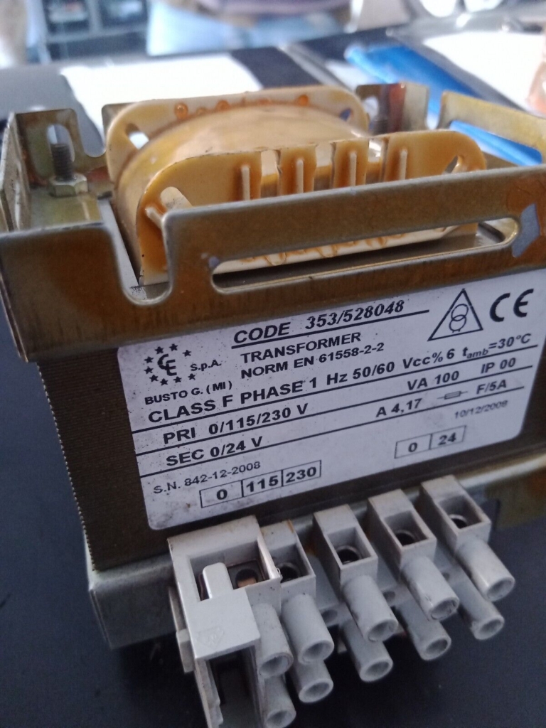 Transformator 0-115-230/0-24
